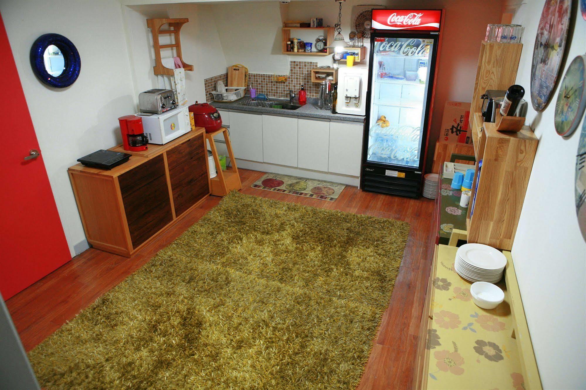 Guesthouse Mate Пусан Экстерьер фото